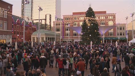 Lighting ceremony held for 50-foot Christmas tree in Fort Worth's Sundance Square