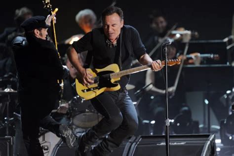 Bruce Springsteen Streams ‘Wrecking Ball,’ Title Track To New Album