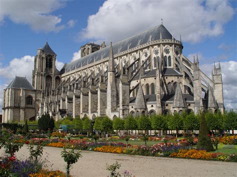 Fichier:Cathedrale Saint-Etienne (Bourges) 16-09-2006.jpg — Wikipédia