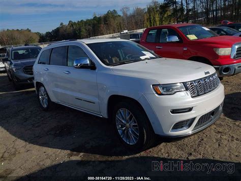 Report 1C4RJFJT4HC815487 JEEP GRAND CHEROKEE 2017 White Gasoline - price and damage history