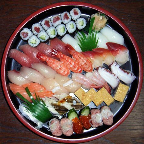 File:Sushi platter.jpg - Wikimedia Commons