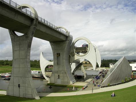 File:Falkirk wheel.jpg - Wikimedia Commons