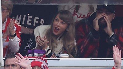 Taylor Swift and Travis Kelce's Mom Cheer on Chiefs at Wild Card Game - News Leaflets