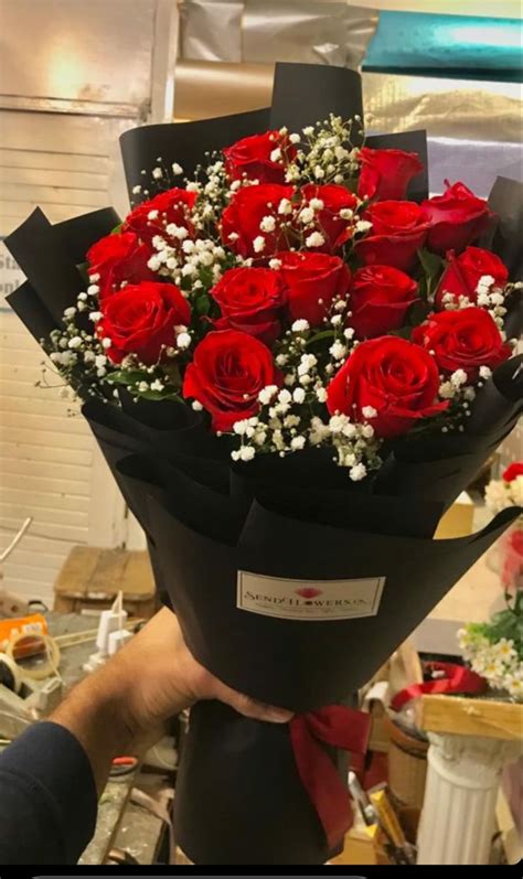 18 Shades of Red Roses - Best Online Flowers - SendFlowers.pk