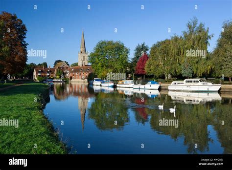 ABINGDON, OXFORDSHIRE, ENGLAND: River Thames at Abingdon with spire of St Helen's church Stock ...