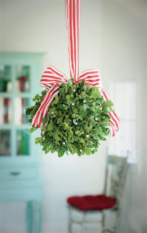 Mistletoe Christmas Crafts and Romantic Winter Decorating Ideas - family holiday.net/guide to ...