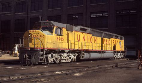 EMD DDA40X (Union Pacific 6925) Walk Around Page