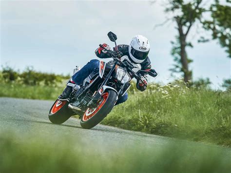 2020 KTM 890 Duke R First Look (10 Fast Facts) Ultimate Motorcycling ...