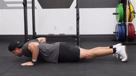 How Plyometric Push-Ups Can Improve Pressing Strength | BarBend