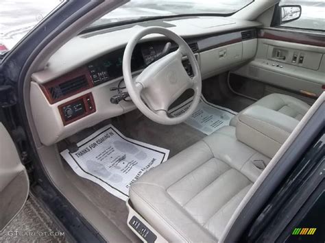 Gray Interior 1995 Cadillac DeVille Sedan Photo #44799302 | GTCarLot.com