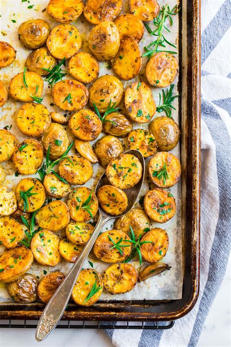 Oven Roasted Potatoes {Easy and Crispy!} – WellPlated.com