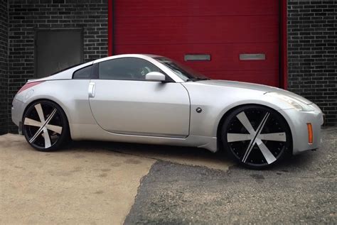 Nissan 370z white with black rims