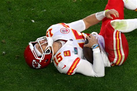 Chiefs quarterback Patrick Mahomes Responds to Terrifying Injury During ...