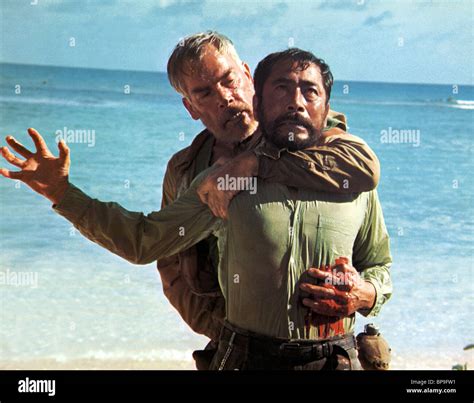 LEE MARVIN & TOSHIRO MIFUNE HELL IN THE PACIFIC (1968 Stock Photo, Royalty Free Image: 30942829 ...