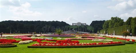 Schonbrunn castle gardens editorial photo. Image of schonbrunn - 20813901