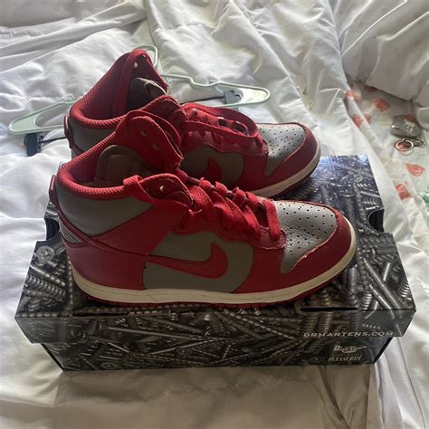 -Womens grey/red dunks -Some yellowing in the sole... - Depop