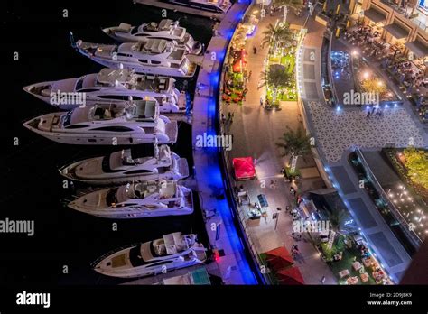 Dubai Marina harbor by night Stock Photo - Alamy