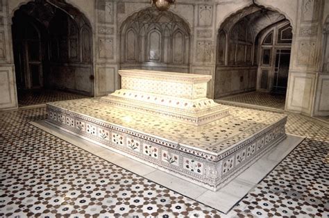 Tomb of Jahangir – Naqoosh-e-Javidan