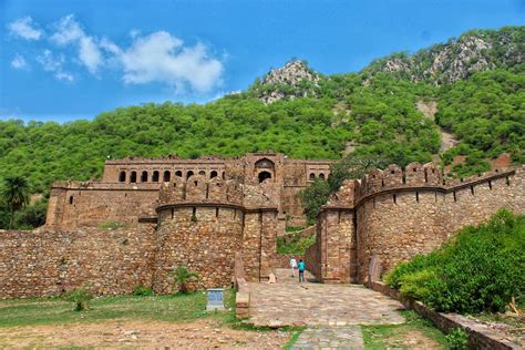 Bhangarh Fort: India's Most Haunted Place - TravellersJunction