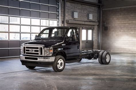 New Ford F-600 Super Duty Makes Its Debut with Other New Commercial Trucks - Pickup Truck +SUV Talk