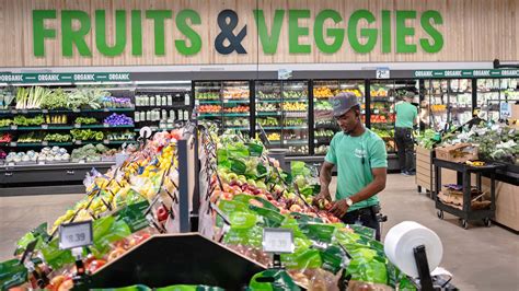 Get an exclusive first look inside the redesigned Amazon Fresh grocery stores in Chicago