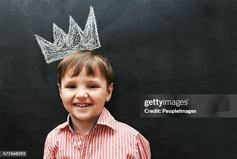 King Crown Drawing Photos and Premium High Res Pictures - Getty Images