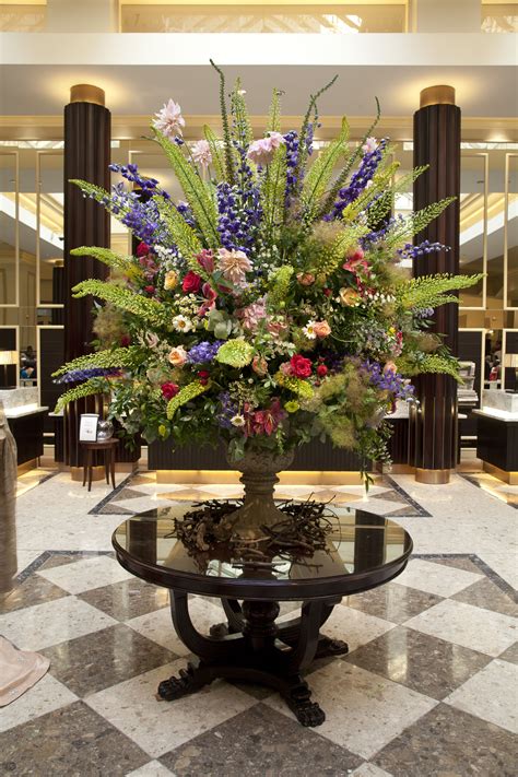 Importance Of Flower Arrangement In Hotels : Flower type, color, fragrance and design all impact ...