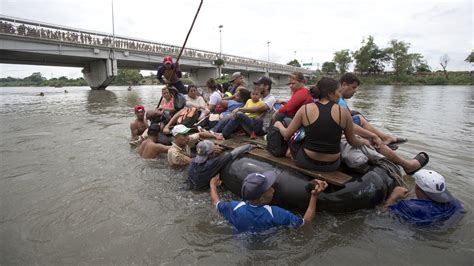 Thousands Swell Ranks Of U.S.-Bound Migrant Caravan In Mexico | WUSF News