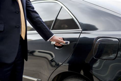 5 Benefits Of Businesses Using A Chauffeur Service - Denver Limo Service
