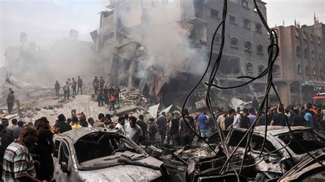 Israeli Airstrike Hits a Marketplace in Gaza, Killing Dozens - The New ...