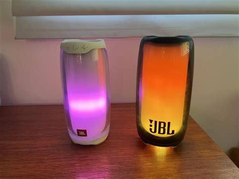 Review + comparison: JBL Pulse 4 & JBL Pulse 5 speakers
