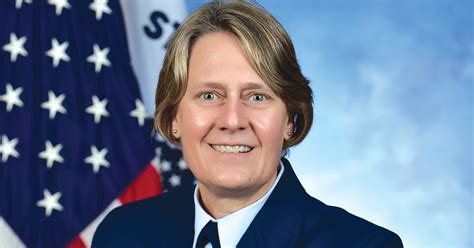 Linda Fagan, ’00, takes helm of U.S. Coast Guard | UW Magazine — University of Washington Magazine