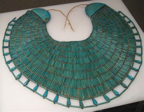 File:Broad collar necklace of Wah.jpg - Wikimedia Commons