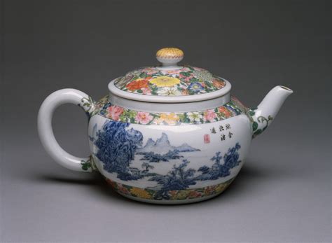 File:Chinese - Teapot with Landscapes - Walters 49740 - View A.jpg