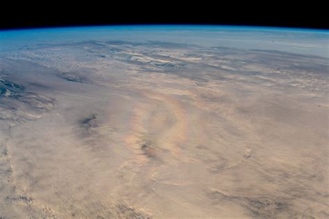 Astronaut Basks in Earth's 'Glory' Rainbow from Space Station (Photo) | Space