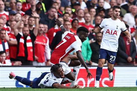 Bukayo Saka injury latest after knock left him in severe pain