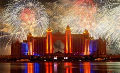 Spectacular 2018 NYE Fireworks in Dubai