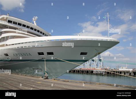 Auckland cruise ship terminal new zealand Stock Photo - Alamy