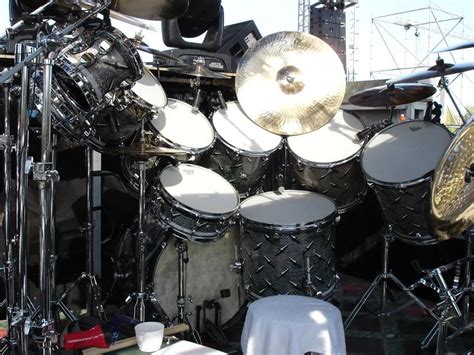 a bunch of drums sitting on top of a table