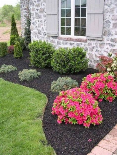 35 Beautiful Flower Beds Design Ideas In Front Of House | Front yard landscaping design, Small ...