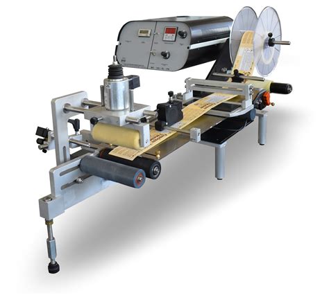 Semi Automatic label machine for round and flat products | Neetwk