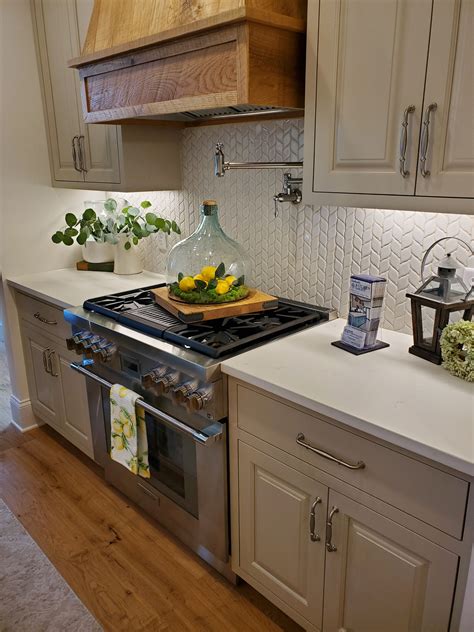 Quartz Countertop | Quartz kitchen countertops, Granite countertops kitchen, Quartz kitchen