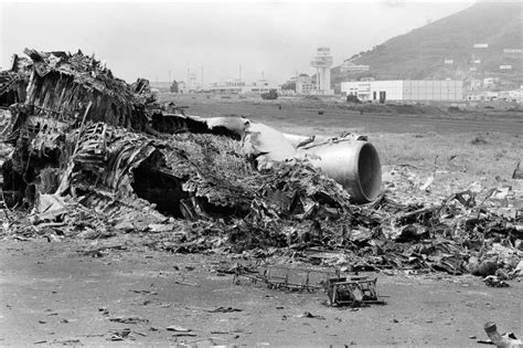 Worst air disaster ever killed 583 as two jets crashed on runway at ...