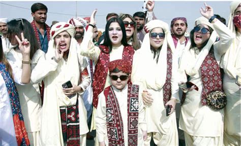 ‘Denizens’ of Sindh celebrate culture day wearing traditional dresses - Pakistan Observer