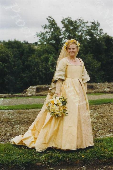 Tudor inspired wedding dress Tudor, Unique Weddings, Wedding Inspiration, Victorian, Gowns ...