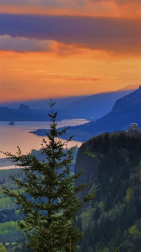 Sunrise over Vista House on Crown Point at Columbia River Gorge, Oregon, USA | Windows 10 ...