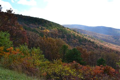 Nanda & Nathan The Travellers: Fall Foliage at Shenandoah National Park