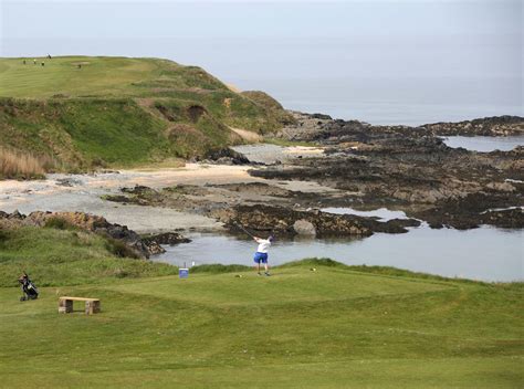 Coastal golf courses you must play in Wales| Visit Wales