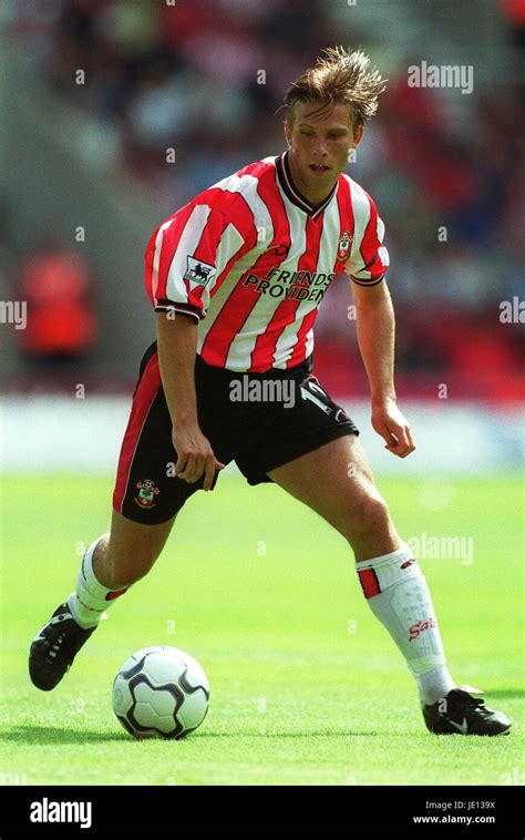 ANDERS SVENSSON SOUTHAMPTON FC ST MARY'S STADIUM SOUTHAMPTON ENGLAND 11 ...