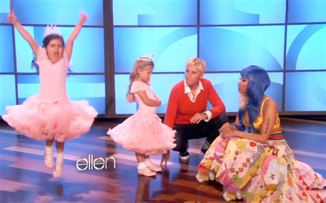 Nicki Minaj Sings 'Super Bass' with Sophia Grace